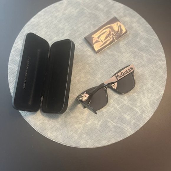 Alexander McQueen - Picture 5 of 6